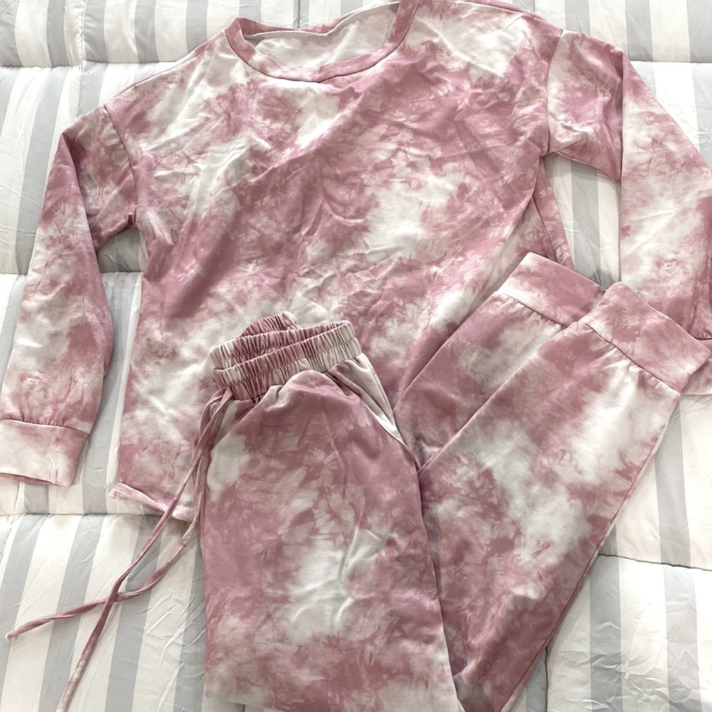 Pink tie dye lounge wear